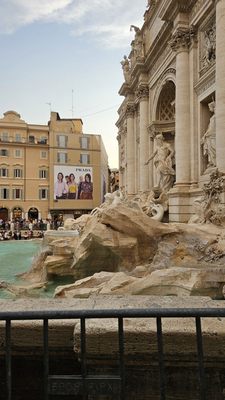 Trevi Fountain by null
