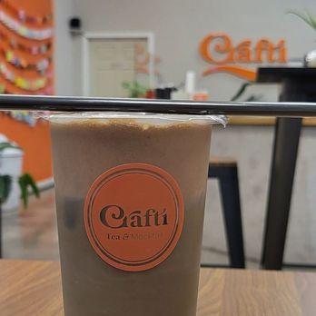 Crafti Tea & Mocktail - Hojicha oat milk latte with chocolate foam - Bubble Tea Near Me - Mesa, Arizona Crafti Tea & Mocktail - Hojicha oat milk latte with chocolate foam - Bubble Tea Near Me - Mesa, Arizona