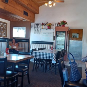 Molly J's - Comfortable dining room - American Near Me - Bakersfield, California Molly J's - Comfortable dining room - American Near Me - Bakersfield, California