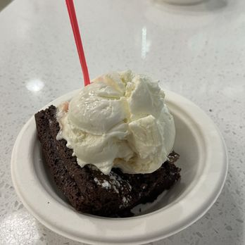 Stella's Ice Cream - Salted Caramel Brownie Sundae - Desserts Near Me - Eagle, Idaho Stella's Ice Cream - Salted Caramel Brownie Sundae - Desserts Near Me - Eagle, Idaho