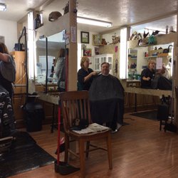 HWY 69 BARBER SHOP - Nice barbershop!!