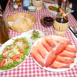Osteria Sette di Vino - Drinnen: Schinkenplatte und gemischter Salat. Copyright: meine Texte und Fotos sind urheberrechtlich geschützt