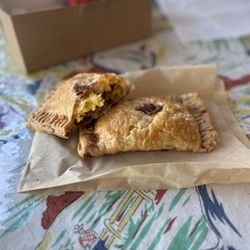 Deutsch Apple Bakery - Scrambled egg hand pies