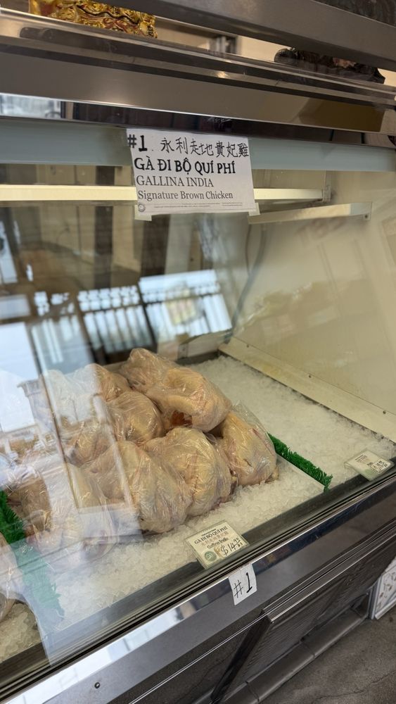 Wing Lee Poultry Market Logo