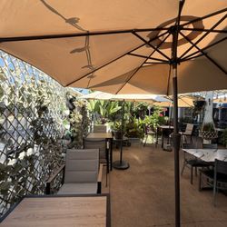 Kareem's - Patio vibes