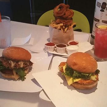 Burger Lounge - Burgers Near Me - Costa Mesa, California