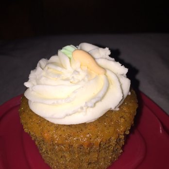 Cheesy Eddie's - Carrot cake cupcake - Bakeries Near Me - Rochester, New York