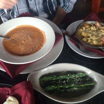 Mo & Hari's Italian Bistro - Creamy Tomato Basil, Mac, and Asparagus - Wine Bars Near Me - Midlothian, Texas