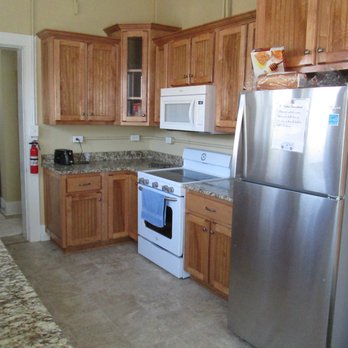 Tyler Adams House - Tyler Adams House offers short- and long-term residents the use of its modern kitchen. - Guest Houses Near Me - Bowling Green, Kentucky Tyler Adams House - Tyler Adams House offers short- and long-term residents the use of its modern kitchen. - Guest Houses Near Me - Bowling Green, Kentucky