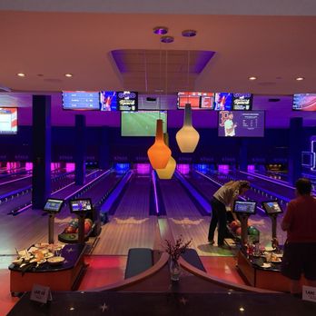 Kings Dining & Entertainment - Bowling alley - Sports Bars Near Me - Dedham, Massachusetts