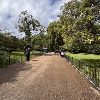 St James's Park Lake - Parks Near Me - London, XGL