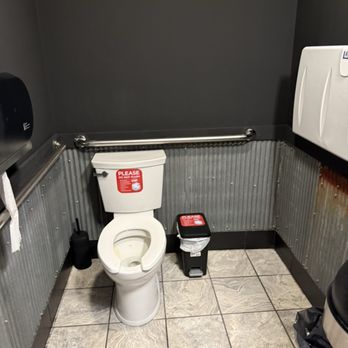 Rodeo 29 Bar & Grill - Clean women's restroom - American Near Me - Putnam, Illinois