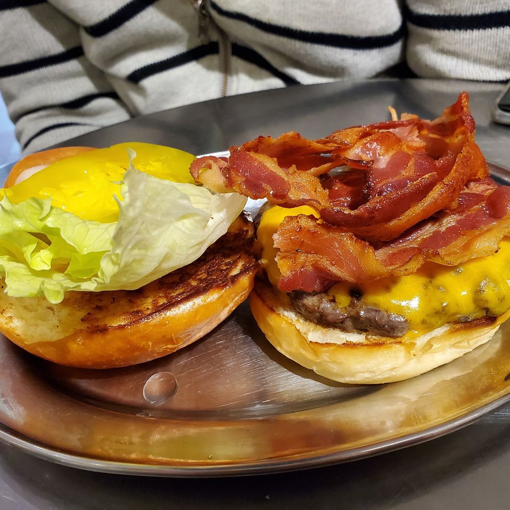 Butchers Diner - cheeseburger - American Near Me - Melbourne, VIC