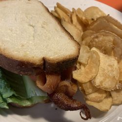 Kennedy's Cafe - BLT and chips