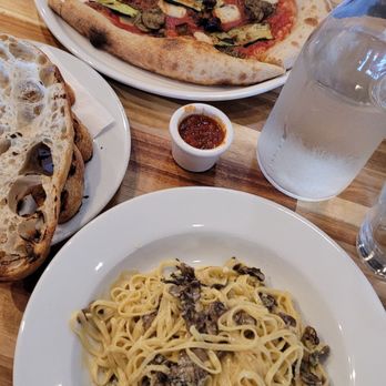 Lilla - Alfredo, Foccatia, and pizza - Vegan Near Me - Portland, Oregon Lilla - Alfredo, Foccatia, and pizza - Vegan Near Me - Portland, Oregon