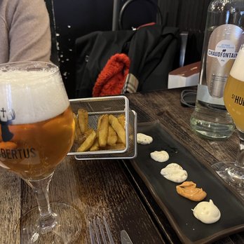 Café Georgette - Belgian beer with free fries - Cafes Near Me - Brussels, BRU Café Georgette - Belgian beer with free fries - Cafes Near Me - Brussels, BRU