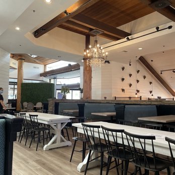 Toast Kitchen & Bar - Dining area - Breakfast & Brunch Near Me - Brea, California Toast Kitchen & Bar - Dining area - Breakfast & Brunch Near Me - Brea, California