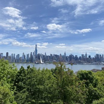 Hamilton Park - NYC skyline - Parks Near Me - Weehawken, New Jersey
