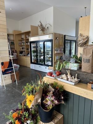 Farm Club: Restaurant, Farm Market & Brewery by null