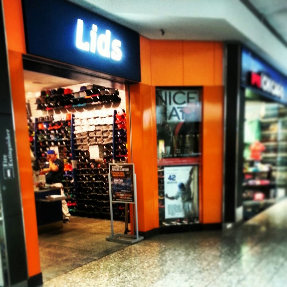 LIDS Updated September 2024 5 Woodfield Mall, Schaumburg, Illinois