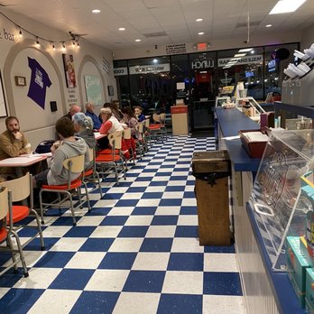 Chill...The Milkshake Bar - Interior - Ice Cream & Frozen Yogurt Near Me - Spring, Texas