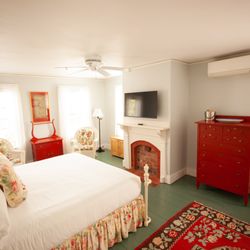 Yellow House Bed & Breakfast