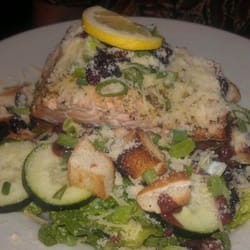 Q's Southern Bistro - Salmon Salad