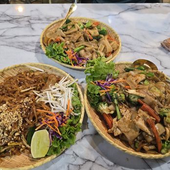 So Saap - Three dish of Pad Thai and Paw See Ew - Thai Near Me - San Diego, California So Saap - Three dish of Pad Thai and Paw See Ew - Thai Near Me - San Diego, California