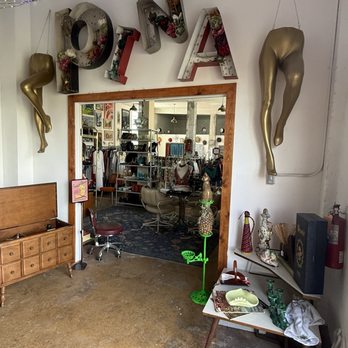 Fun, Funky, Fab Vintage - Used, Vintage & Consignment Near Me - El Paso, Texas