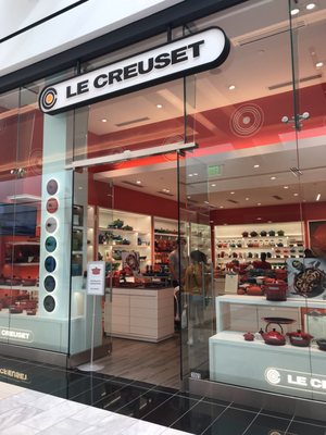 Le Creuset Boutique by null