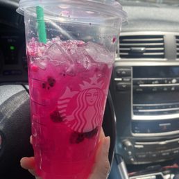 Venti dragonfruit lemonade, it's pretty good! But is it too much ice??!? Venti dragonfruit lemonade, it's pretty good! But is it too much ice??!?