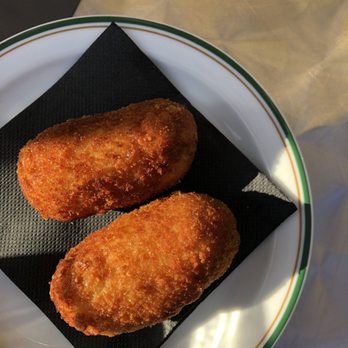 Casa Angela - Croquetas de jamón, excellent! - Tapas Bars Near Me - Barcelona, B