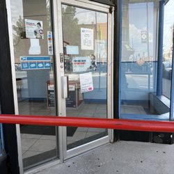 USPS - Hand written sign on door saying they're closed for lunch until 3:45 during business hours.