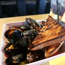 Lemon Butter Seafood - Mussels in White wine sauce