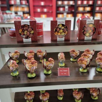 Fanny May Chocolates - Thanksgiving display 2024 - Chocolatiers & Shops Near Me - Lake Forest, Illinois