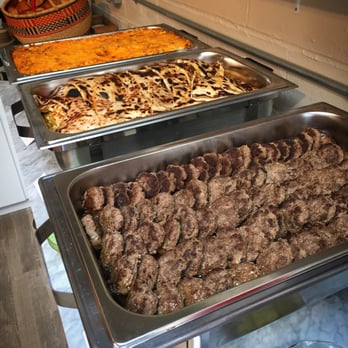 Jazzy's Kitchen - From (left to right) grandmothers Mac and Cheese, SmokedGouda and Cheddar quesadillas and Chuck Burger Sliders - Personal Chefs Near Me - Hayward, California