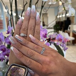 V nails & spa - June