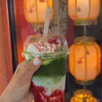 Ceré Tea - Strawberry Matcha Einspanner - Bubble Tea Near Me - Milpitas, California
