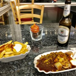 Kiepenkerl Grill - Ich hatte den Klassiker Curry Spezial mit Pommes rot weiß , dazu ein Bierchen. War einfach Klasse!!