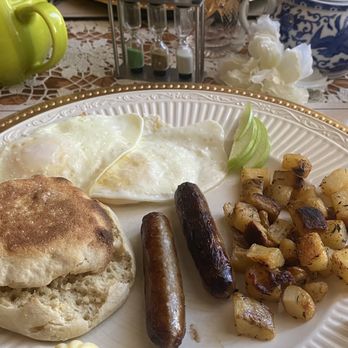 Silver Fountain Inn & Tea Parlor - Breakfast - Bed & Breakfast Near Me - Dover, New Hampshire Silver Fountain Inn & Tea Parlor - Breakfast - Bed & Breakfast Near Me - Dover, New Hampshire