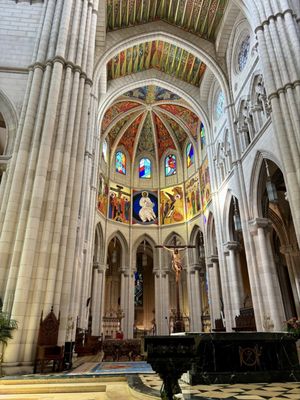 Catedral de Santa María la Real de la Almudena by null