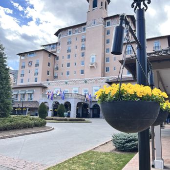The Broadmoor - Flower pot decorations - Resorts Near Me - Colorado Springs, Colorado The Broadmoor - Flower pot decorations - Resorts Near Me - Colorado Springs, Colorado