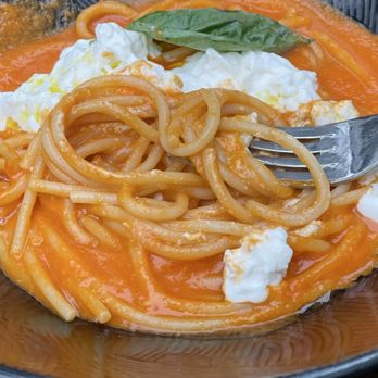 Belotti Ristorante E Bottega - Spaghetti Pomodoro E Burrata - Italian Near Me - Oakland, California Belotti Ristorante E Bottega - Spaghetti Pomodoro E Burrata - Italian Near Me - Oakland, California
