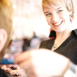 Sine Qua Non - Andersonville - Stylist and trainer, Carrie.