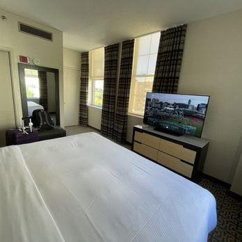 DoubleTree by Hilton Hotel Boston - Downtown - King room - Hotels Near Me - Boston, Massachusetts