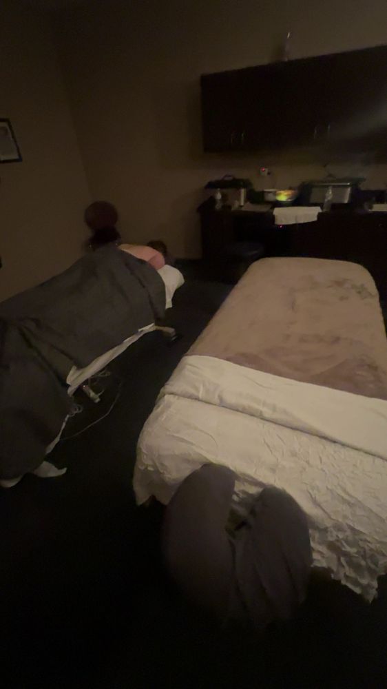 Massage wit BJ Logo