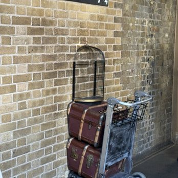 THE HARRY POTTER SHOP AT PLATFORM 9 3/4 - Updated October 2025 - 572 ...