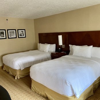 Courtyard by Marriott Chicago Downtown/River North - Hotels Near Me - Chicago, Illinois