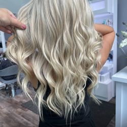 Lira Guzi Salon