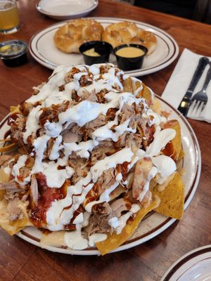 Seminar Brewing & Elliott's BBQ Lounge by null